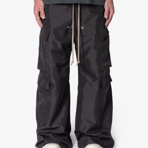MNML Black Cargo Pants Relaxed Fit
